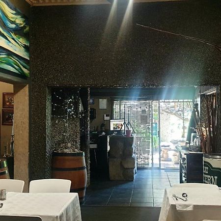 44 On Ennis Guest Lodge And Restaurant - No Load Sheddding Ermelo Bagian luar foto