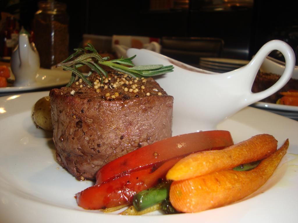 44 On Ennis Guest Lodge And Restaurant - No Load Sheddding Ermelo Bagian luar foto
