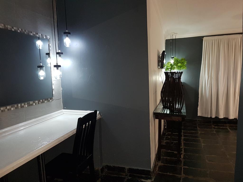 44 On Ennis Guest Lodge And Restaurant - No Load Sheddding Ermelo Bagian luar foto
