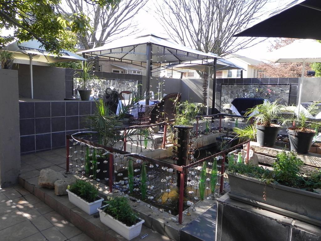 44 On Ennis Guest Lodge And Restaurant - No Load Sheddding Ermelo Bagian luar foto