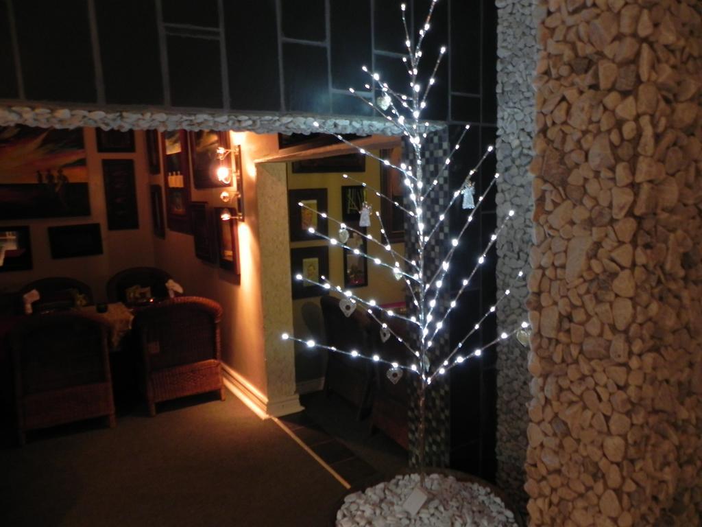 44 On Ennis Guest Lodge And Restaurant - No Load Sheddding Ermelo Bagian luar foto